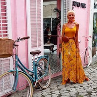 Inilah penampilan sang model yang awet muda dan masih seksi. Tubuhnya pun masih fit.  Foto: dok. Instagram