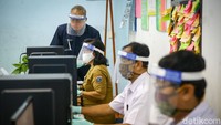 Dikutip dari Surat Keputusan Kepala Dinas Pendidikan Provinsi DKI Jakarta Nomor 501 Tahun 2020 Tentang Petunjuk Teknis Penerimaan Peserta Didik Baru Tahun Pelajaran 2020/2021, PPDB yang dibuka adalah jalur zonasi, jalur afirmasi, jalur prestasi akademik dan luar DKI Jakarta, jalur prestasi non akademik, dan jalur pindah tugas orang tua dan anak guru. Grandyos Zafna/detikcom  