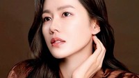 Son Ye Jin memang tengah menjadi sorotan usai drama yang dibintanginya bersama Hyun Bin itu laris manis. Dok. Instagram/yejinhand