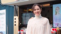 Ya, kirim mengirim food truck selama proses syuting film merupakan jadi satu tradisi tersendiri. Foto: Instagram @yejinhand