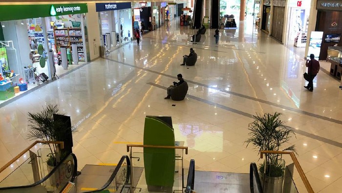 Suasana Mal di Bekasi