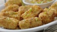Tahu goreng ala restoran ini dibalut tepung renyah dan dimakan hangat dengan cocolan saus kacang. Bisa buat camilan yang gurih. Gampang dibuat dengan resep berikut ini. Foto: iStock
