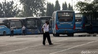 PSBB transisi hanya membuka kembali bus Transjakarta dengan jam operasi pukul 05.00 hingga 02.00 WIB.