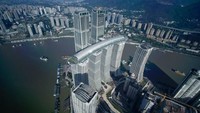 The Crystal namanya. Gedung ini adalah jembatan langit atau bangunan horizontal setinggi 250 meter dan itu adalah yang tertinggi di dunia.