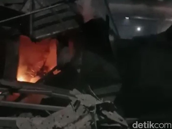 Tungku Pabrik Baja di Mojokerto Meledak