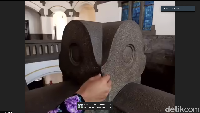 Dibuat dari batu granit, ada bentuk ular cobra di siku railing ini dan simbol ular ini pelindung atau tolak bala. Anda bisa melihat kepala ular?