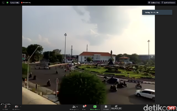 Di depan ruangan pimpinan lantai dua ini terdapat balkon yang menhadap bundaran Tugu Muda. Zaman dulu, bangunan inilah yang tertinggi di Semarang. Di depan ruangan pimpinan lantai dua ini terdapat balkon yang menhadap bundaran Tugu Muda. Zaman dulu, bangunan inilah yang tertinggi di Semarang.