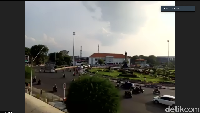 Di depan ruangan pimpinan lantai dua ini terdapat balkon yang menhadap bundaran Tugu Muda. Zaman dulu, bangunan inilah yang tertinggi di Semarang.