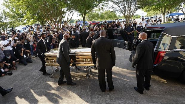 The casket of George Floyd is removed after a public visitation for Floyd at the Fountain of Praise church, Monday, June 8, 2020, in Houston. (AP Photo/David J. Phillip, Pool)