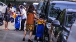Wisuda Drive Thru ala Siswa di Tangerang