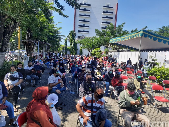 558 Orang Rapid Test di Depan Plaza Marina