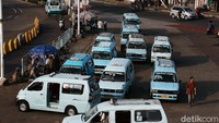 Kementerian Perhubungan akan meningkatkan kapasitas penumpang angkutan darat baik pribadi maupun umum sebesar 75 persen. 