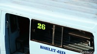 Dalam Permenhub tersebut, Menteri Perhubungan Budi Karya menghapus ketentuan 50 persen maksimal penumpang angkutan penumpang saat pandemi corona menjadi 75 persen.