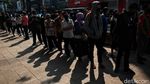 Panjangnya Antrean Rapid Test Corona di Terowongan Kendal