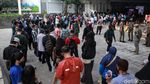 Panjangnya Antrean Rapid Test Corona di Terowongan Kendal
