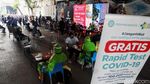 Panjangnya Antrean Rapid Test Corona di Terowongan Kendal