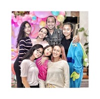 Artis Mieke Amalia juga sukses membuktikan kesalahan tentang stereotif yang menyatakan jika ibu tiri itu kejam. Ia pun akrab dengan anak-anak Tora dari pernikahan sebelumnya. Foto: Instagram