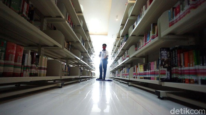 Setelah ditutup cukup lama, Perpustakaan Nasional akhirnya akan kembali dibuka untuk umum. Rencananya Perpusnas akan kembali dibuka pada Kamis (11/6).