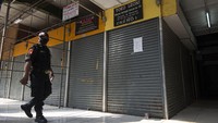 Salah satu protokol kesehatan yang akan diterapkan oleh Pemprov DKI Jakarta adalah rencana penerapan sistem ganjil genap untuk pedagang pasar.
