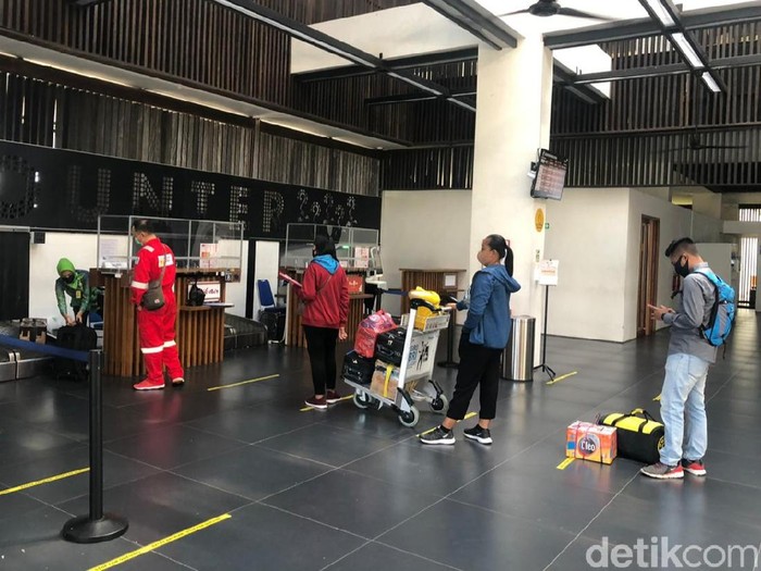 Bandara Banyuwangi kembali menerbangkan pesawat komersial. Garuda Indonesia melakukan penerbangan perdana bulan ini di tengah pandemi Corona.