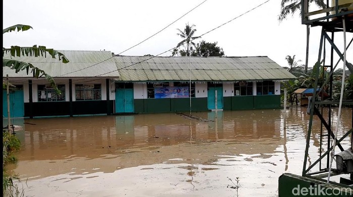 Banjir rendam puluhan rumah di Tasikmalaya akibat luapan sungai Citanduy
