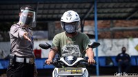 Peserta diwajibkan memakai masker.