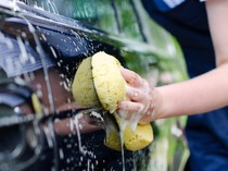 4 Cara Membuat Mobil Tetap Mengkilap di Musim Pancaroba