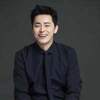 Setelah kematian ayahnya, ibu Jo Jung Suk yang menjanda bergantung sepenuhnya padanya. Bintang drama Korea Hospital Playlist ini mendapat pengecualian wajib militer karena alasan keluarga. Dia putus sekolah dan mendapatkan uang sebagai aktor musikal. Foto: Instagram