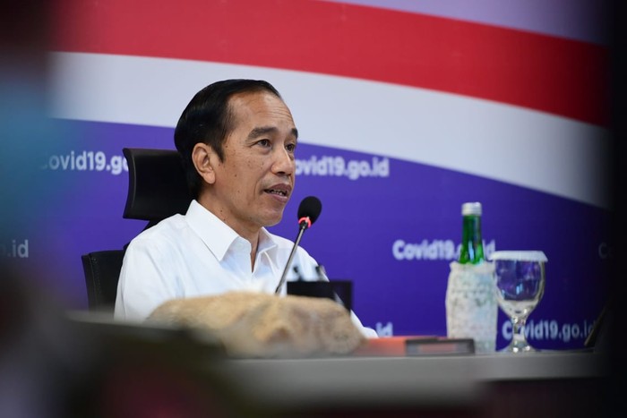 Presiden Jokowi menyambangi kantor Gugus Tugas Percepatan Penanganan COVID-19 di Jakarta.