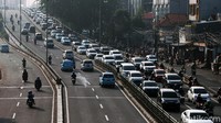 Tingginya volume kendaraan jadi penyebab kemacetan ini.