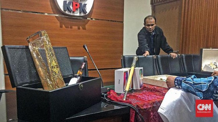 Keris komando dari Kerajaan Majapahit abad 14 bertahta intan yang dilaporkan Mendagri Tjahjo Kumolo ke KPK, 4 Juni 2018