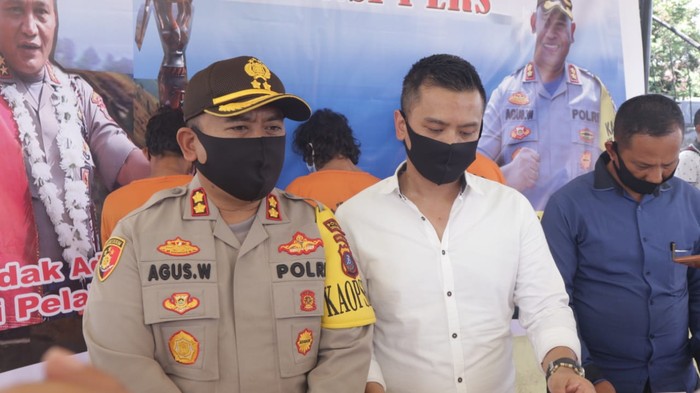 Konferensi pers penangkapan 3 pria diduga cabuli seorang anak di Simalungun (dok. Istimewa)
