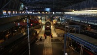 Museum di Saitama ini memamerkan berbagai jenis kereta mulai dari kereta uap, kereta listrik, hingga generasi Shinkansen yang masih beroperasi saat ini.