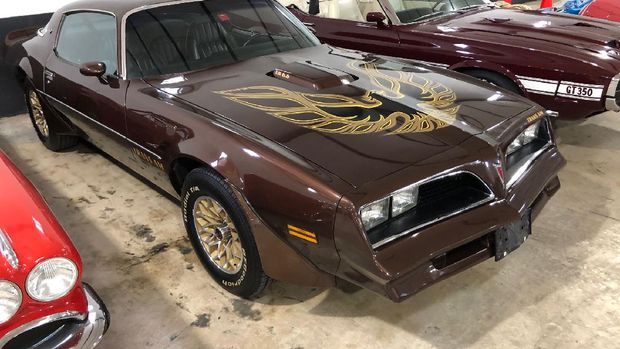 Mobil-mobil yang dijarah saat demo George Floyd dari dealer Orlando Classic Cars