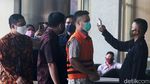 Momen Nurhadi Berbaju Tahanan dan Diperiksa KPK