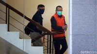 Mantan Sekretaris MA Nurhadi tiba di gedung KPK KPK, Jakarta, untuk menjalani pemeriksaan, Rabu (10/6/2020).