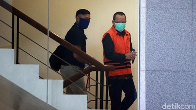 Momen Nurhadi Berbaju Tahanan dan Diperiksa KPK