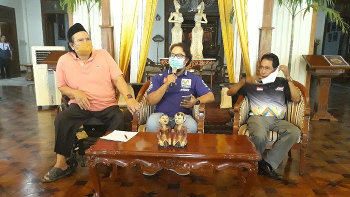 Wakil Sekjen NPC Indonesia, Rima Ferdianto (tengah)