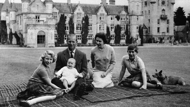 FILE - In this Sept. 1960 file photo, Britain's Queen Elizabeth II, Prince Philip and their children, Prince Charles, right, Princess Anne and Prince Andrew, pose for a photo on the lawn of Balmoral Castle, in Scotland. (AP Photo/File)