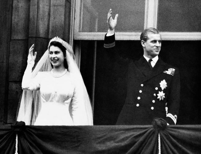 Namun, keteguhan hati Lilibet, panggilan kecil Elizabeth, berhasil meluluhkan hati ayahnya. Pangeran Philip resmi menjadi istri Elizabeth setelah menikah di Westminster Abbey, London, pada 1947. Kala itu, Elizabeth baru berusia 21 tahun dan belum menjadi Ratu. (Foto: AP Photo/File)
