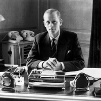 Akun Instagram resmi keluarga Kerajaan Inggris, @royalfamily, juga memajang foto-foto lama Pangeran Philip yang memperlihatkan ketampanannya di masa muda. (Foto: Instagram/@royalfamily)