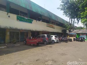 2 Pedagang Positif Corona, Pasar Rawa Kerbau Jakpus Disemprot Disinfektan