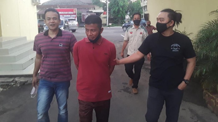 Pelaku saat diamankan di Jatanras Polda Sumsel.