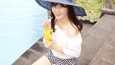 Kenalan Sama Yossy Kartika, Penjual Gorengan Cantik dan Model dari Yogya