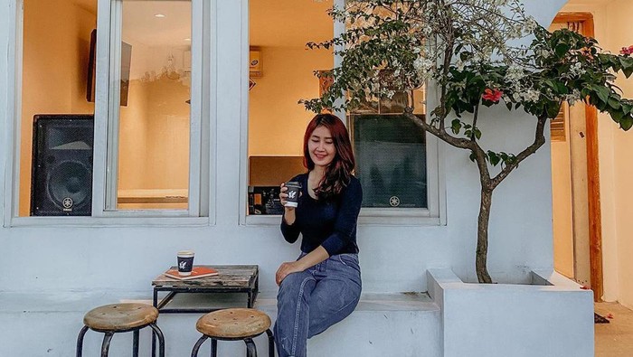 penjual gorengan cantik Yossy Kartika, Si Penjual Gorengan Cantik