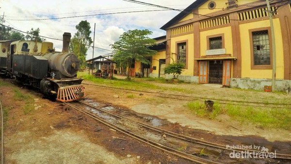 PG Gondang sendiri terletak di tepi Jalan Yogya-Solo. Bangunan pabrik yang didirikan NV Klatensche Cultuur maatschappi itu berangka tahun 1860. Wisatawan bisa naik kereta api ke sini. (Jetrani Reza Dias/dTraveler)