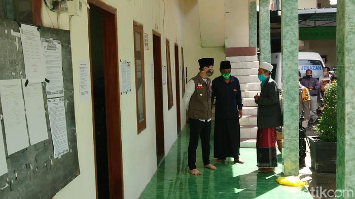 Sejumlah pesantren di Trenggalek ancang-ancang untuk memulai kegiatan belajar mengajar kembali. Pesantren mempersiapkan skema untuk menyambut new normal di tengah pandemi COVID-19.
