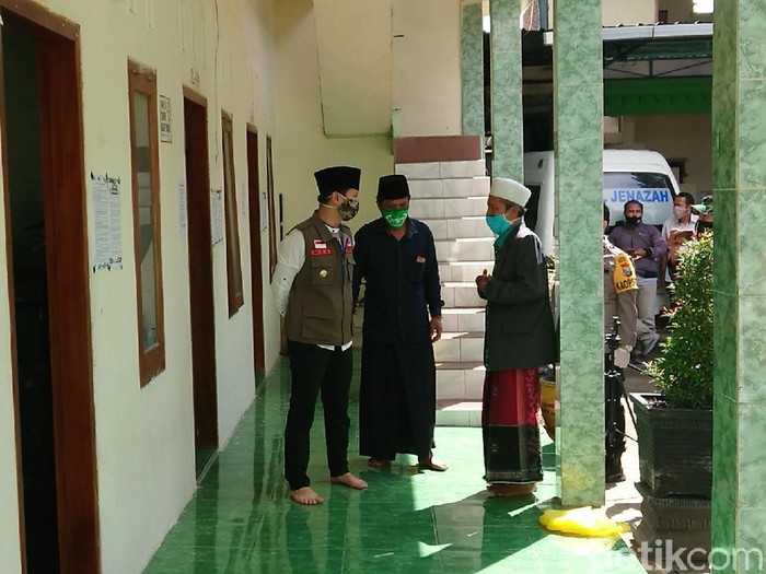 Sejumlah pesantren di Trenggalek ancang-ancang untuk memulai kegiatan belajar mengajar kembali. Pesantren mempersiapkan skema untuk menyambut new normal di tengah pandemi COVID-19.