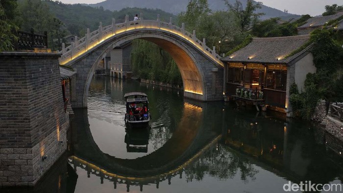 Visitors visit the ancient village in Gubei Water Town, a popular tourist spot in Beijing, Tuesday, June 9, 2020. With declining virus case numbers, many tourism places and businesses in the capital city are gradually open to visitors and residents go about their usual activities. (AP Photo/Andy Wong)
