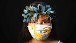 Potret Suku-suku di Brasil Pakai Pakaian Tradisional dan Masker